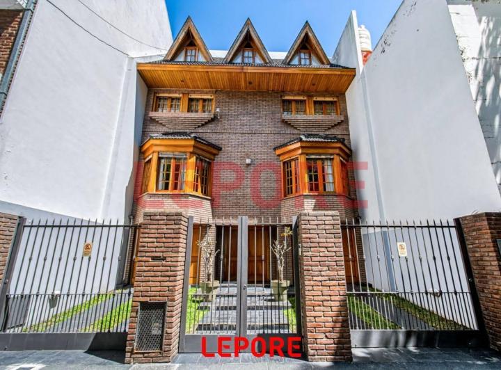 Casa · 384m² · 5 Ambientes · 2 Cocheras