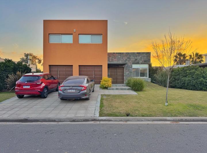 Casa · 280m² · 5 Ambientes