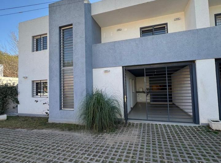 Casa · 60m² · 3 Ambientes · 1 Cochera
