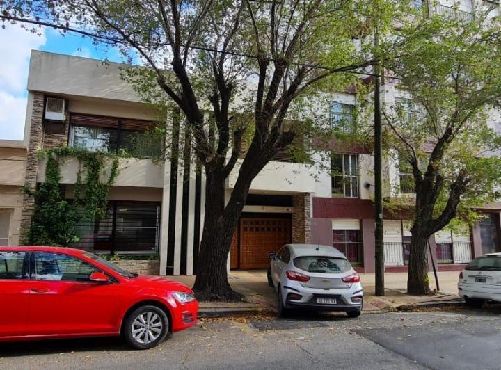 Casa · 323m² · 10 Ambientes · 3 Cocheras