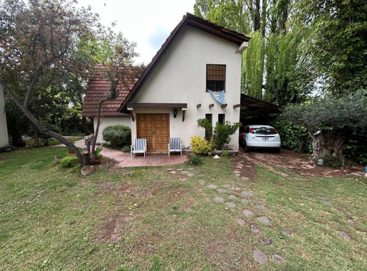 Casa · 164m² · 4 Ambientes · 1 Cochera