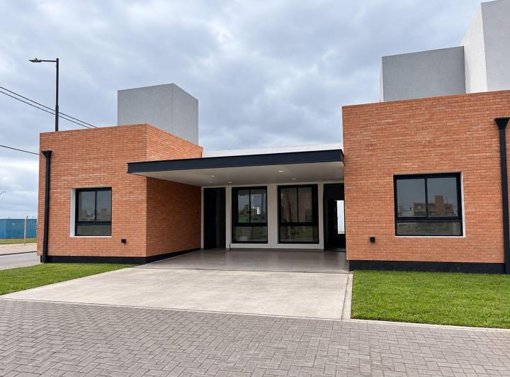 Casa · 67m² · 4 Ambientes · 1 Cochera