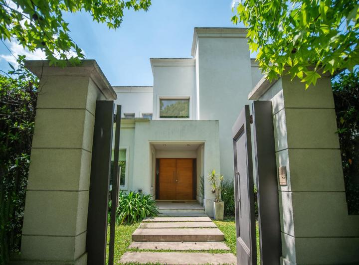 Casa · 307m² · 7 Ambientes · 2 Cocheras