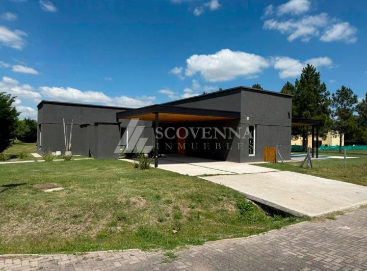 Casa · 141m² · 4 Ambientes · 2 Cocheras
