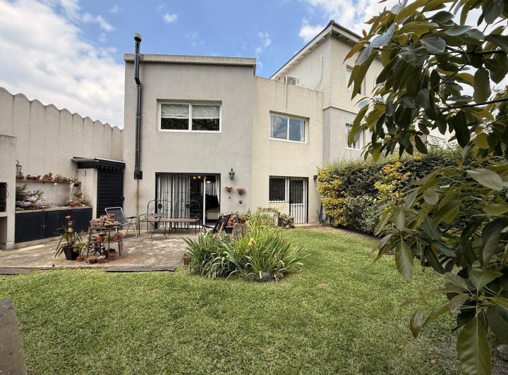 Casa · 101m² · 4 Ambientes · 1 Cochera