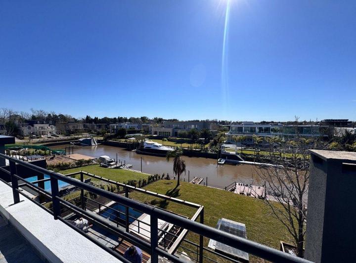 Casa · 520m² · 6 Ambientes · 1 Cochera