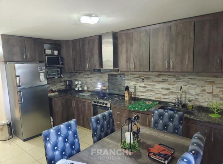 Casa · 170m² · 12 Ambientes · 6 Cocheras