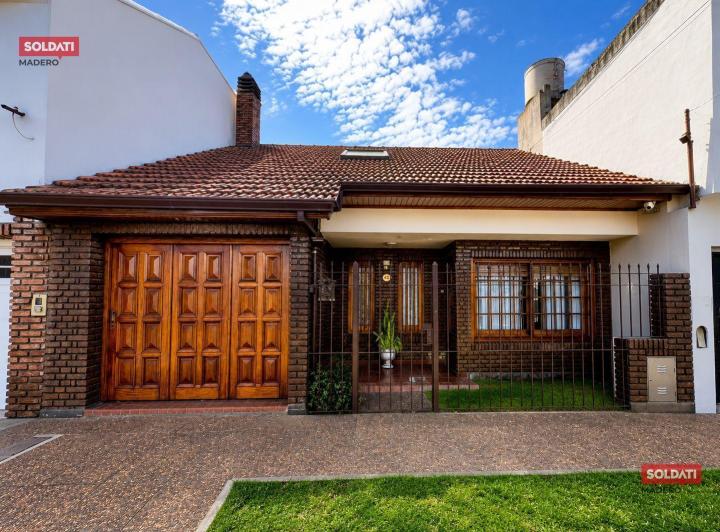 Casa · 160m² · 4 Ambientes · 1 Cochera