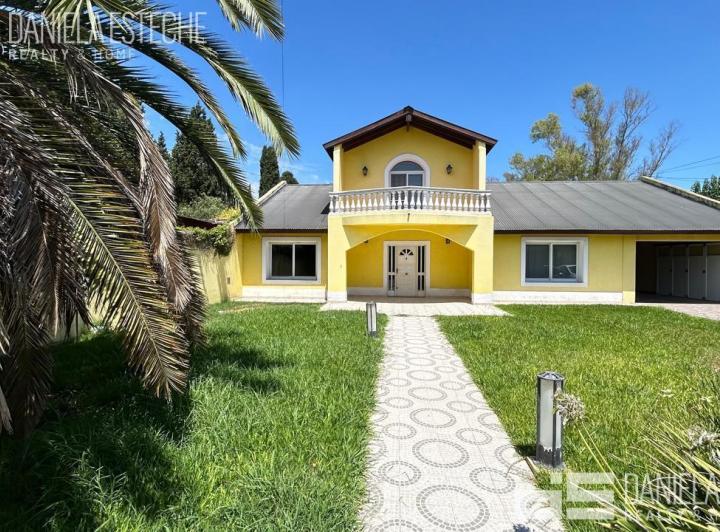 Casa · 320m² · 5 Ambientes · 7 Cocheras