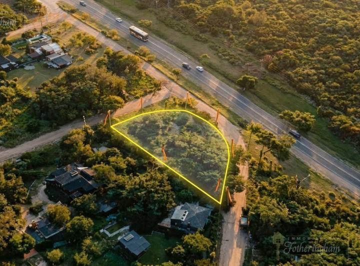 Terreno · 904m²
