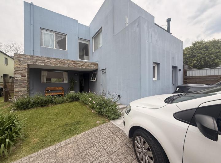 Casa · 180m² · 5 Ambientes · 2 Cocheras