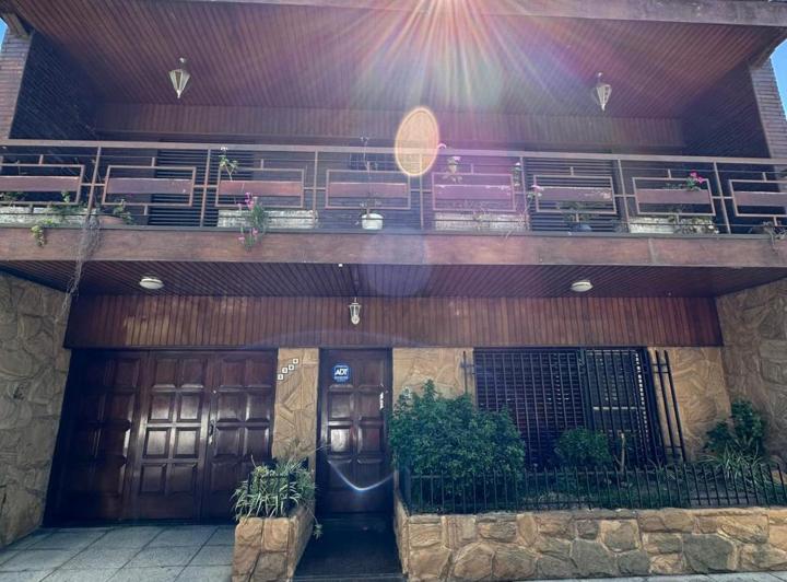 Casa · 285m² · 5 Ambientes · 1 Cochera