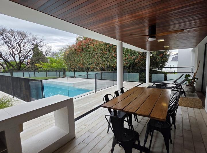 Casa · 544m² · 10 Ambientes · 2 Cocheras