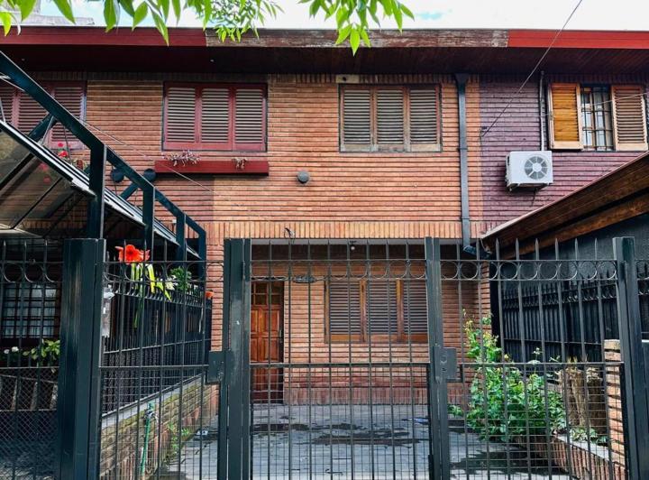 Casa · 94m² · 4 Ambientes · 1 Cochera