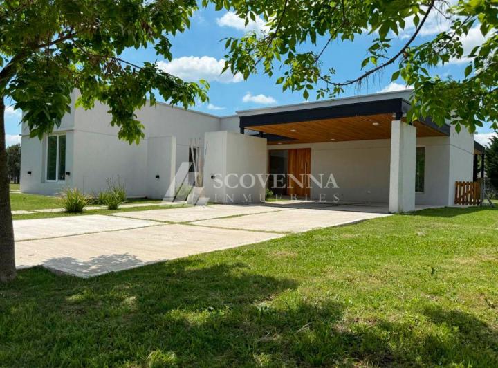 Casa · 147m² · 4 Ambientes · 2 Cocheras