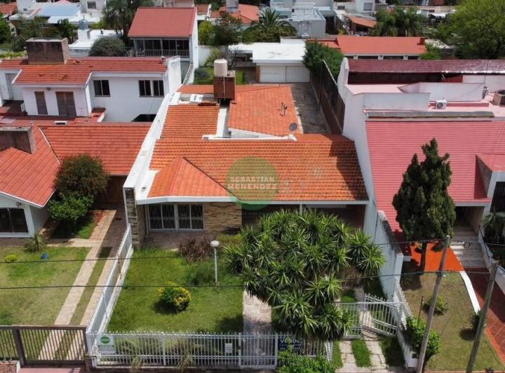 Casa · 359m² · 6 Ambientes · 4 Cocheras