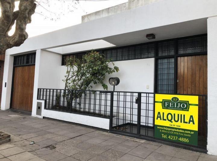 Casa · 250m² · 6 Ambientes · 1 Cochera