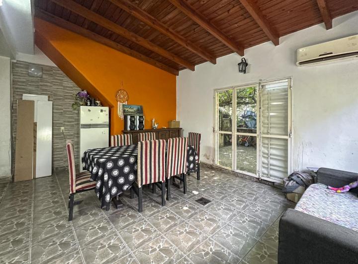 Casa · 106m² · 4 Ambientes · 2 Cocheras