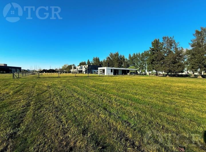 Terreno · 1300m²