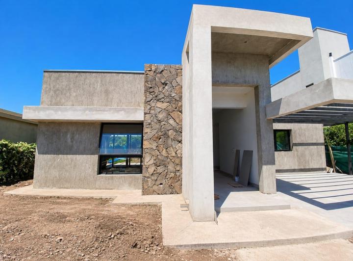 Casa · 174m² · 6 Ambientes · 2 Cocheras