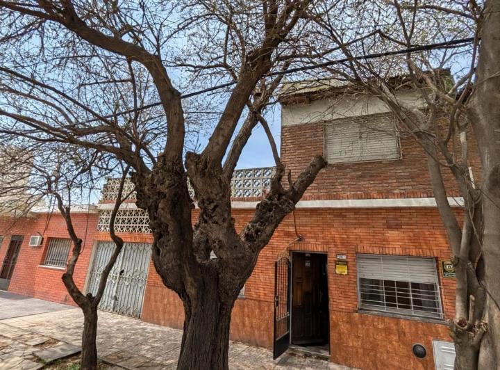 Casa · 1m² · 5 Ambientes · 3 Cocheras