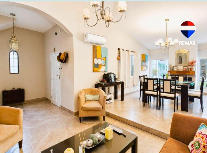 Casa · 300m² · 8 Ambientes · 2 Cocheras