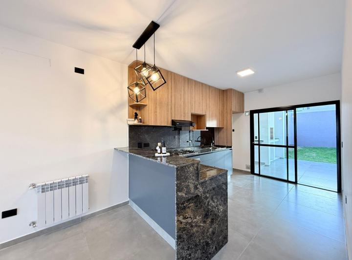Casa · 90m² · 4 Ambientes · 2 Cocheras