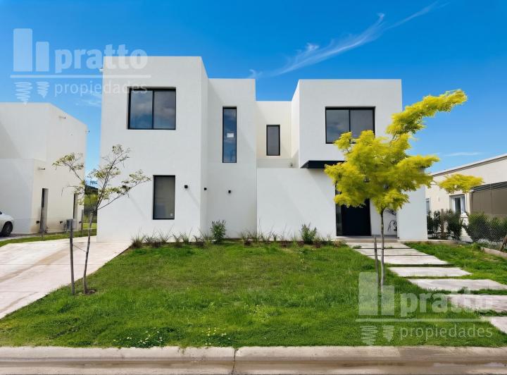 Casa · 181m² · 5 Ambientes · 2 Cocheras