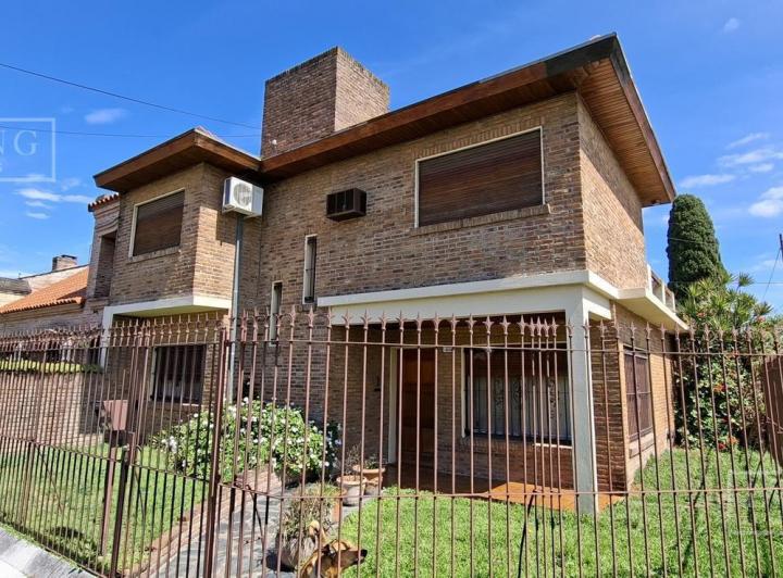 Casa · 201m² · 5 Ambientes · 1 Cochera