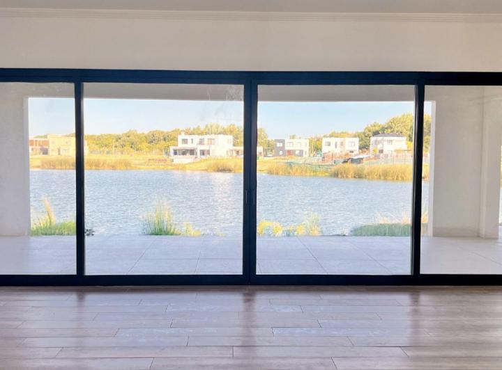 Casa · 230m² · 5 Ambientes