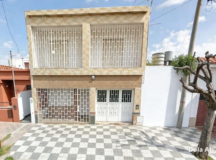 Casa · 146m² · 6 Ambientes · 1 Cochera