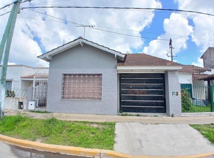 Casa · 100m² · 5 Ambientes · 1 Cochera