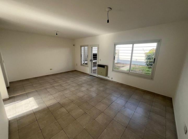 Casa · 193m² · 3 Ambientes · 1 Cochera