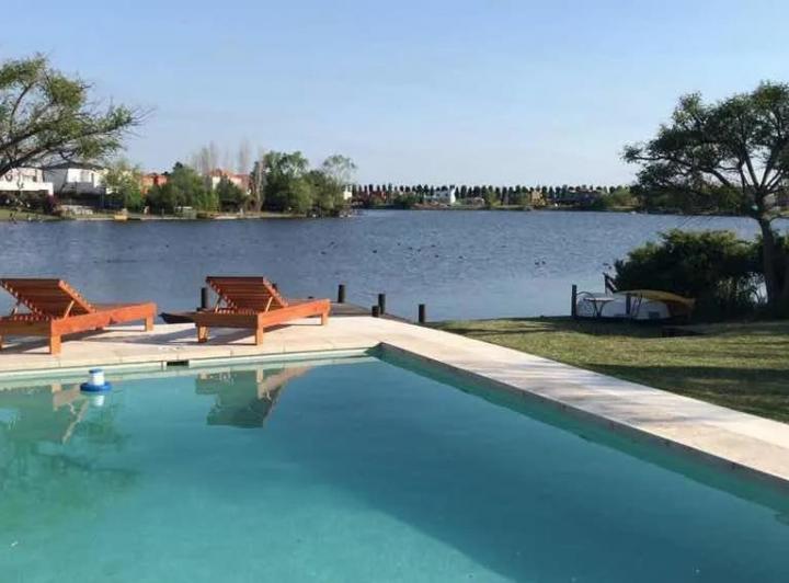 Casa · 240m² · 6 Ambientes