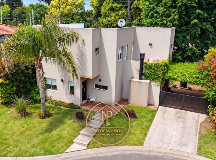 Casa · 153m² · 5 Ambientes · 4 Cocheras