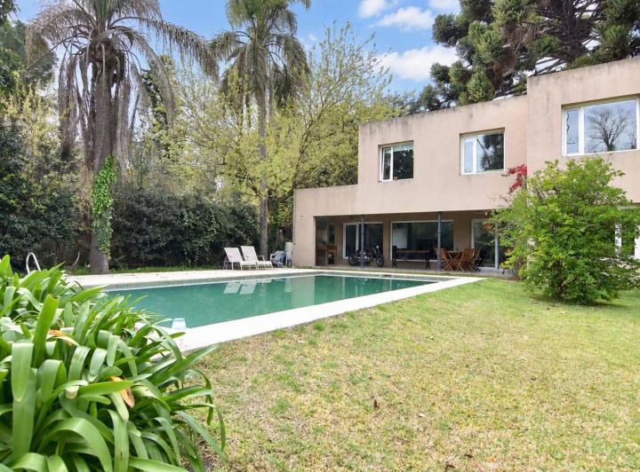 Casa · 190m² · 4 Ambientes · 3 Cocheras
