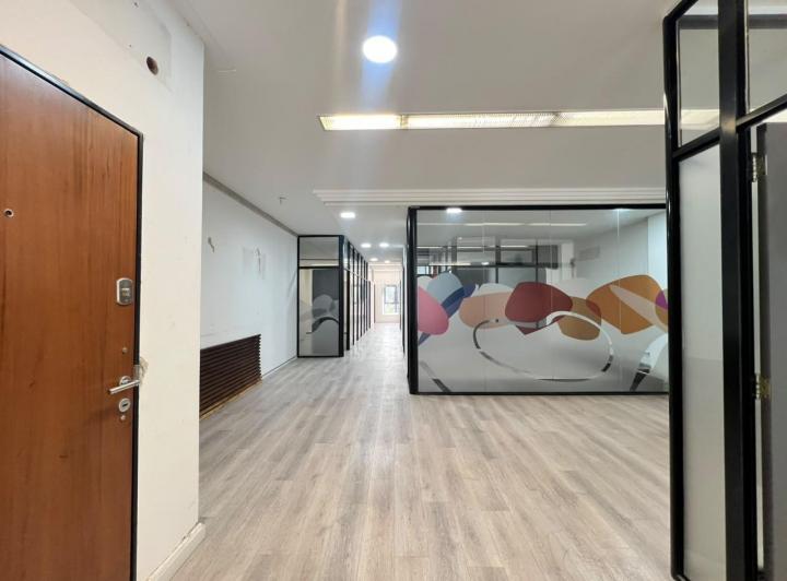 Oficina comercial · 215m² · 1 Ambiente