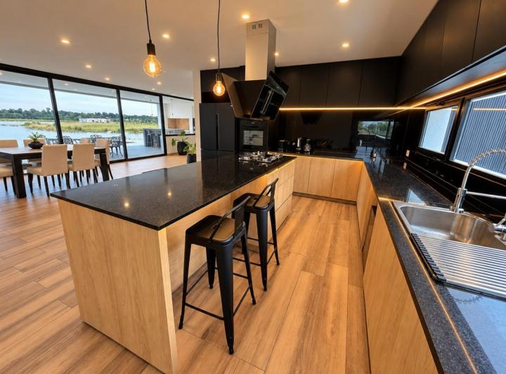 Casa · 280m² · 6 Ambientes · 2 Cocheras