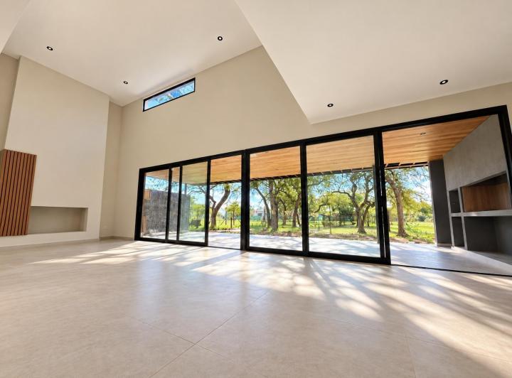 Casa · 350m² · 5 Ambientes · 2 Cocheras