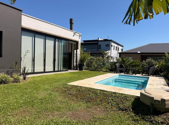 Casa · 364m² · 3 Dormitorios · 1 Cochera