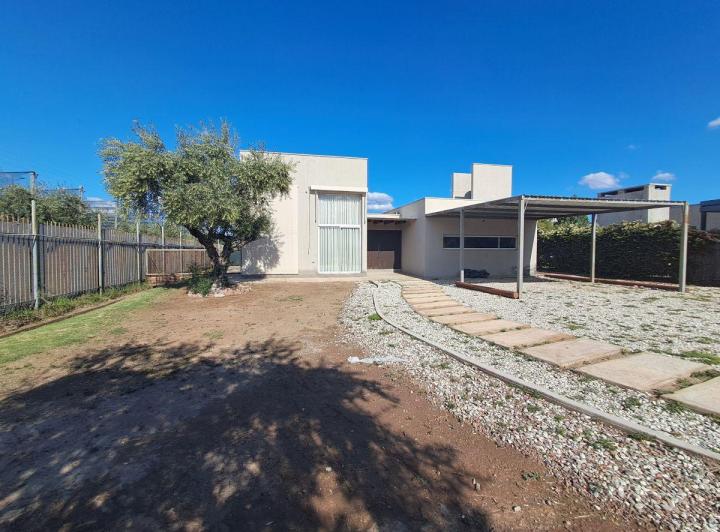 Casa · 120m² · 2 Ambientes · 2 Cocheras