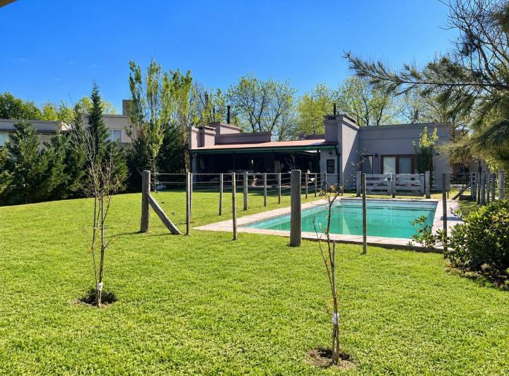 Casa · 158m² · 3 Ambientes · 2 Cocheras