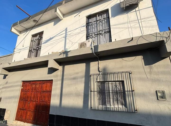 Casa · 250m² · 8 Ambientes · 1 Cochera
