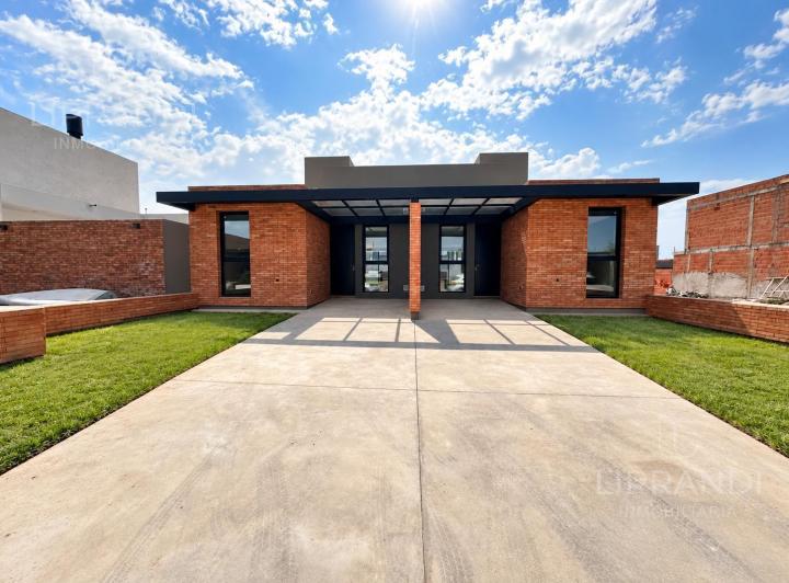 Casa · 180m² · 3 Ambientes · 1 Cochera