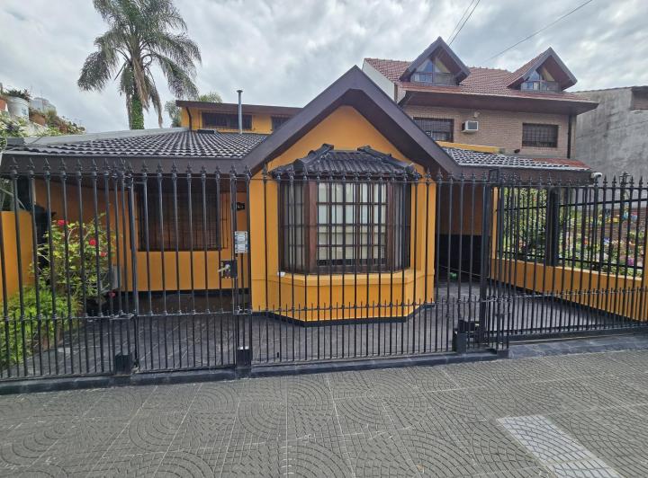 Casa · 225m² · 4 Ambientes · 1 Cochera