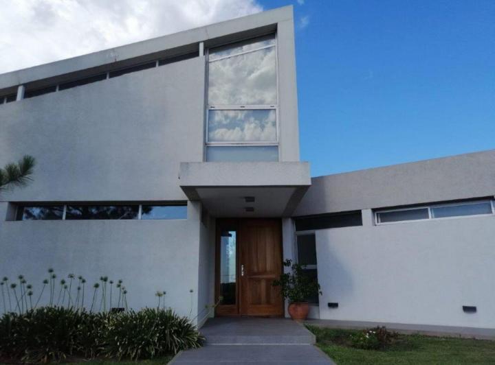 Casa · 386m² · 4 Ambientes · 1 Cochera