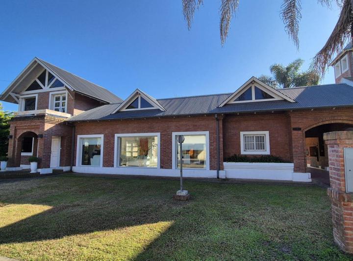 Casa · 300m² · 4 Ambientes