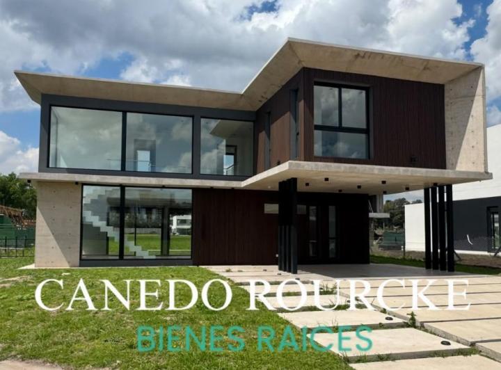 Casa · 5 Ambientes · 2 Cocheras