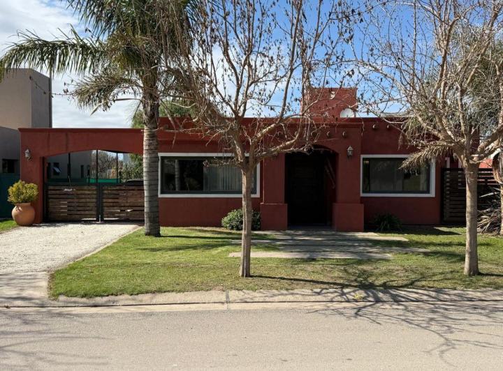 Casa · 150m² · 3 Ambientes · 2 Cocheras