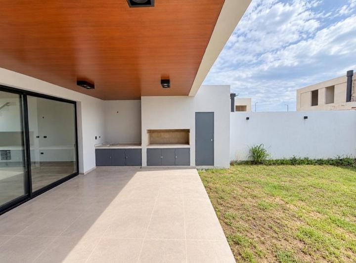 Casa · 180m² · 4 Ambientes · 2 Cocheras
